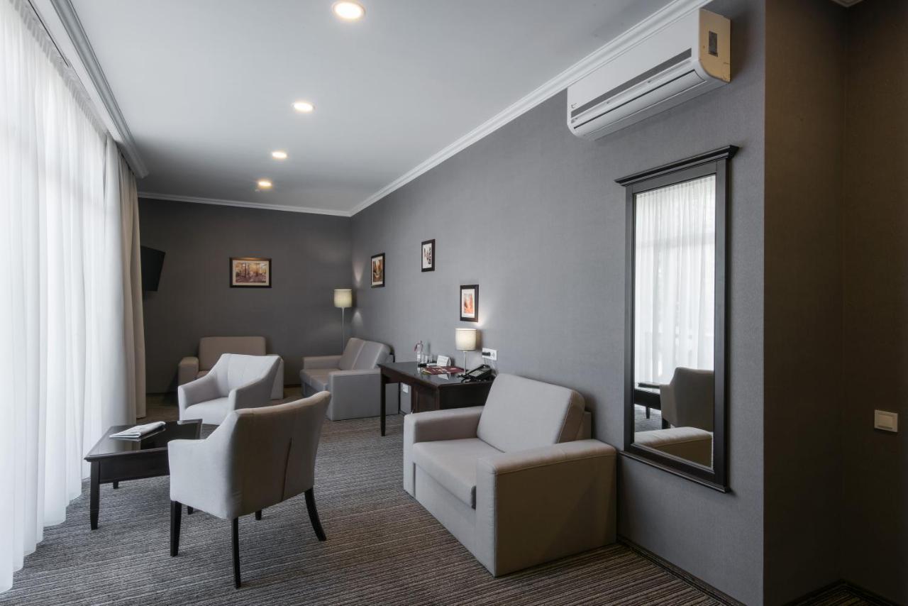 Optima Collection Park Hotel Ivano-Frankivsk Eksteriør bilde